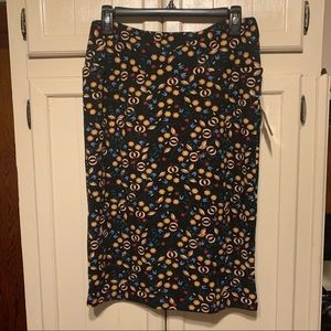 Lularoe Cassie M skirt black flower pattern NWT